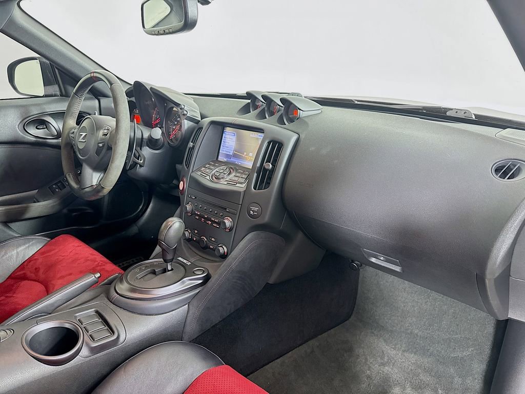 Used 2015 Nissan 370Z NISMO image 24