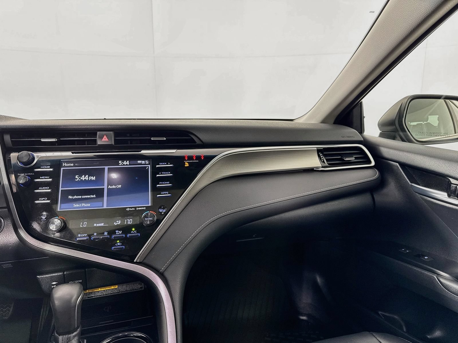Used 2018 Toyota Camry SE FWD image 23