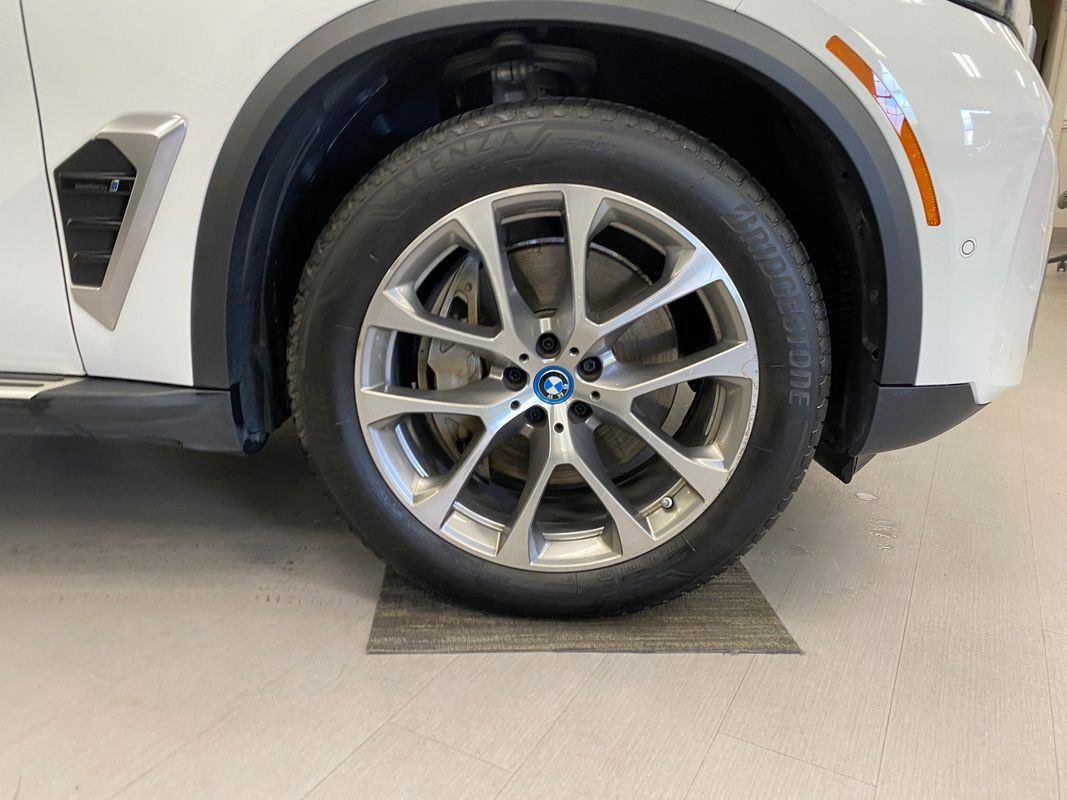 Used 2024 BMW X5 xDrive50e image 28