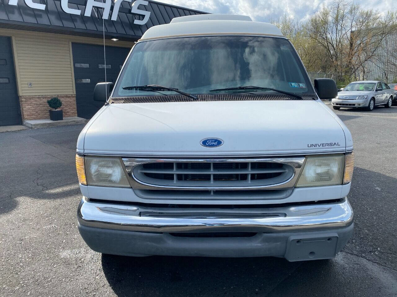 Used 1997 Ford E-150 and Econoline 150 RWD image 2