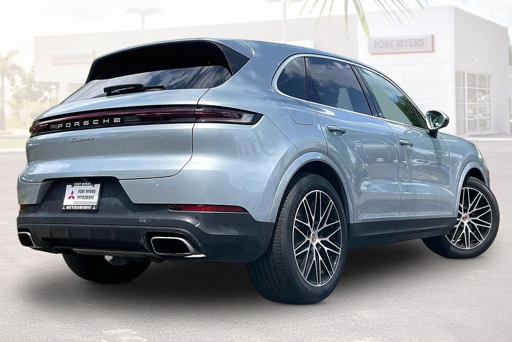 Used 2025 Porsche Cayenne AWD/4WD image 33