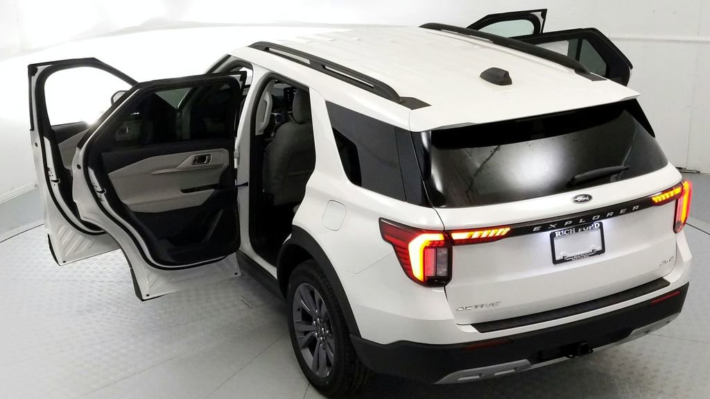 New 2025 Ford Explorer Active w/ Active Comfort Package image 23