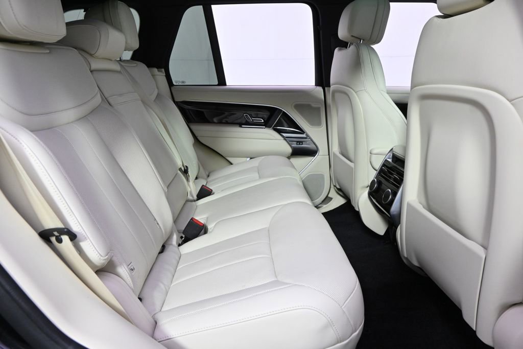 Used 2025 Land Rover Range Rover SE AWD/4WD image 18