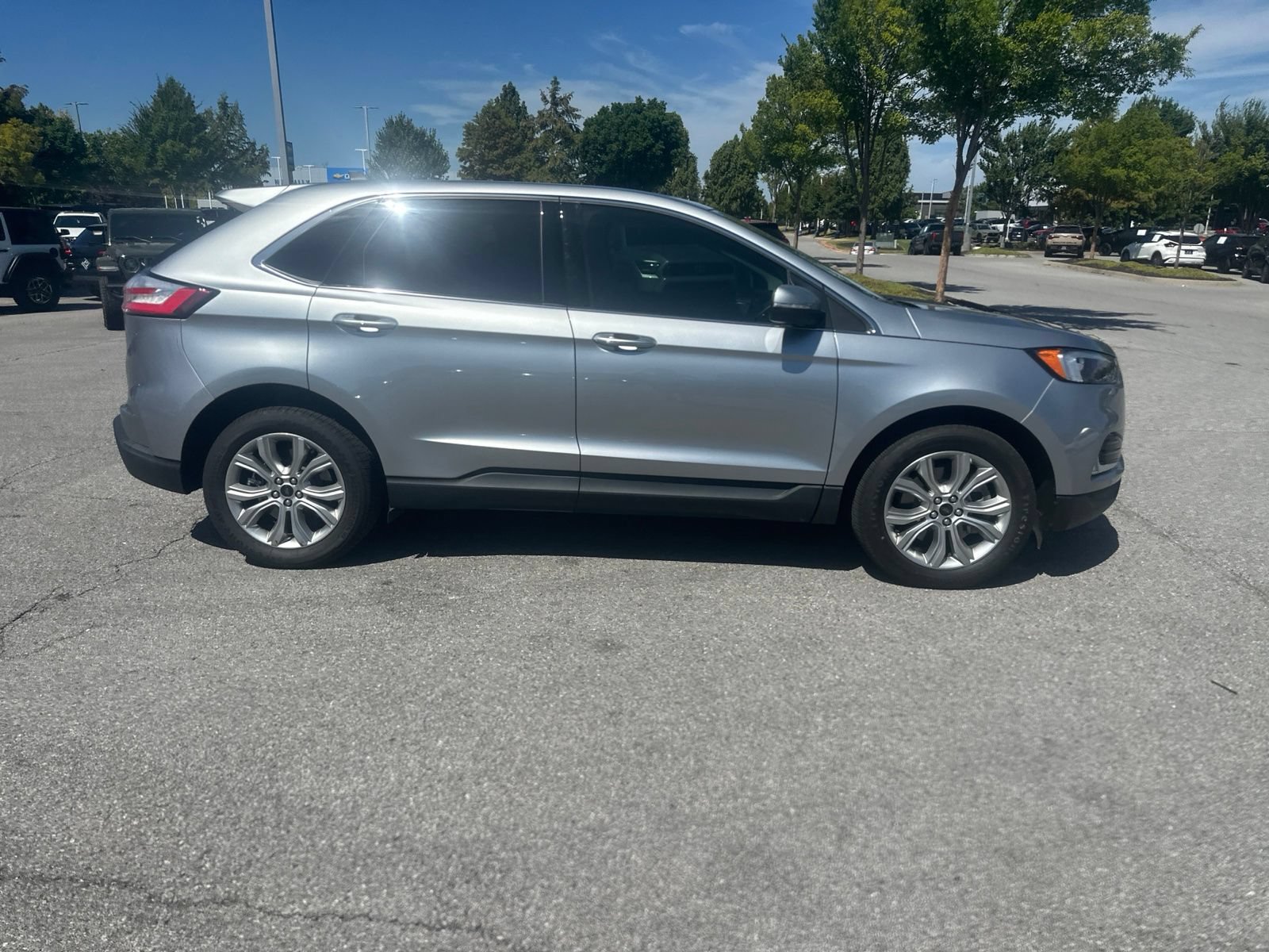 Used 2023 Ford Edge Titanium AWD/4WD image 4