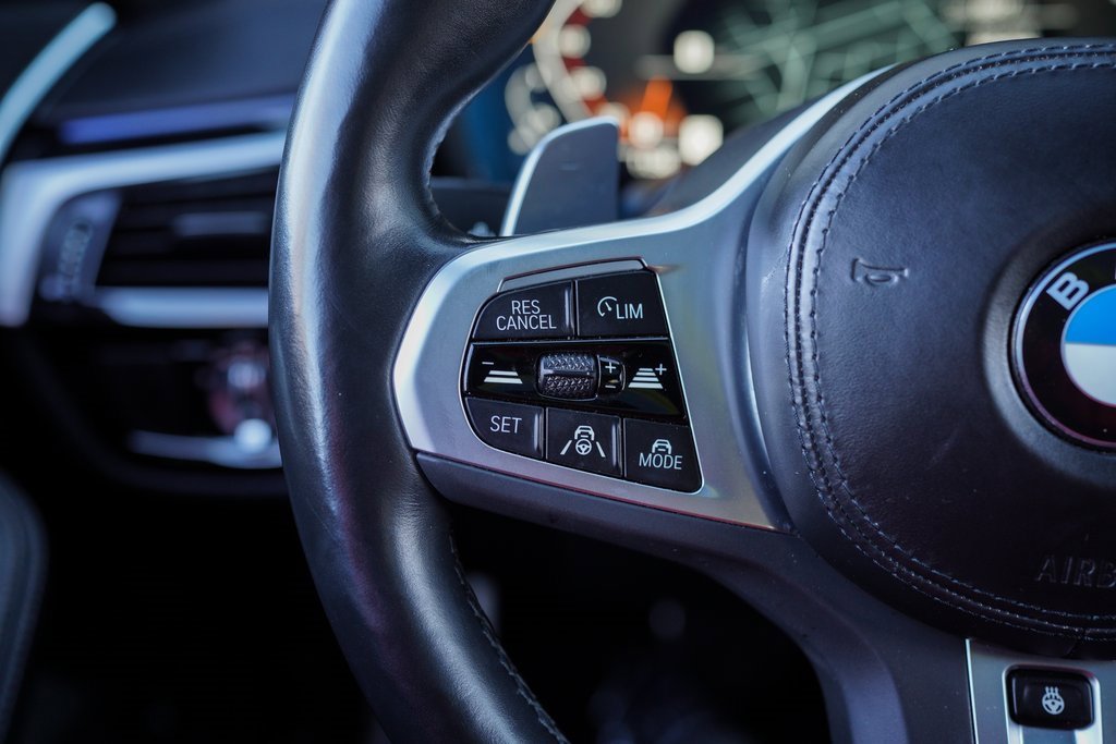 Used 2023 BMW M550i xDrive w/ Dynamic Handling Package image 27