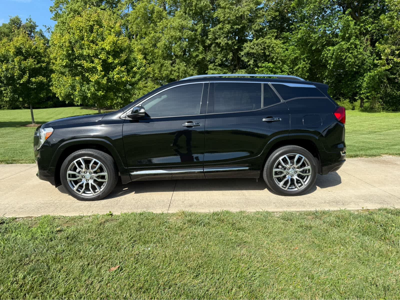 Used 2022 GMC Terrain Denali w/ LPO, Floor Liner Package AWD/4WD image 2
