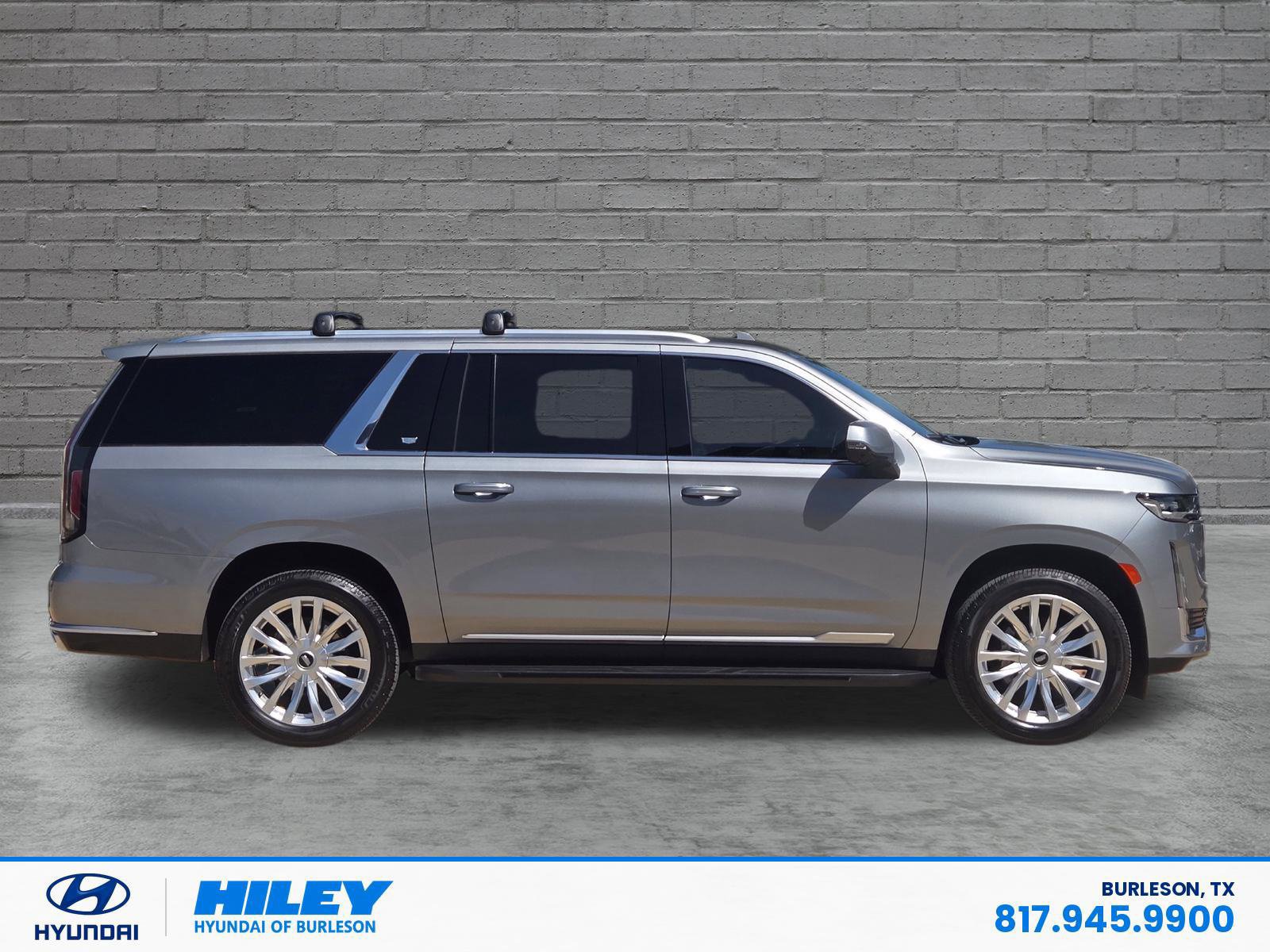 Used 2023 Cadillac Escalade ESV Luxury RWD image 3