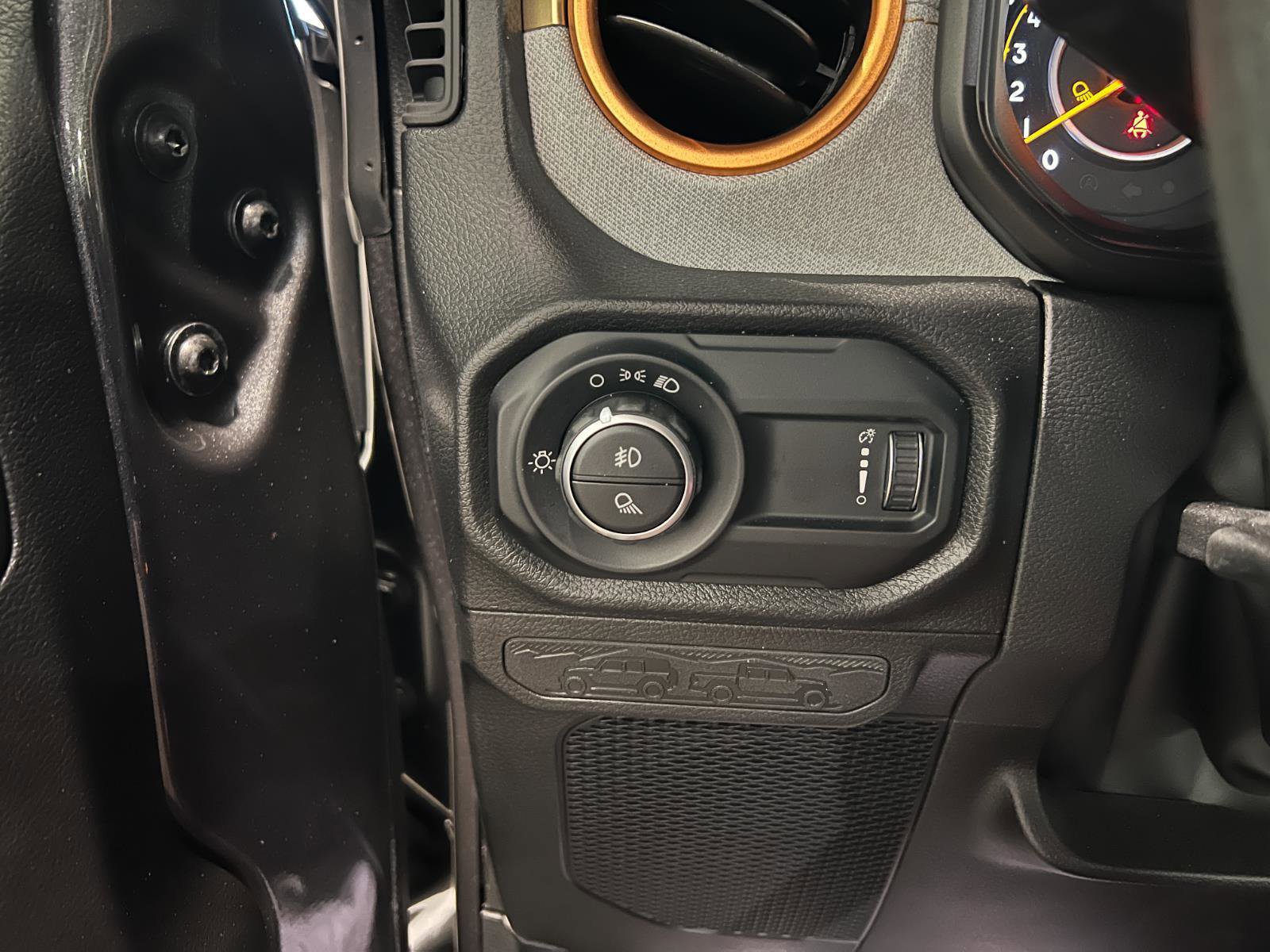 Used 2025 Jeep Gladiator Sport image 15