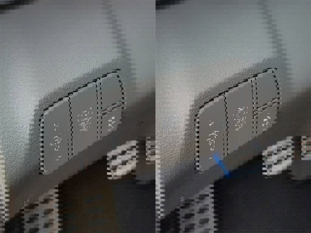 New 2025 Hyundai Elantra SEL image 23