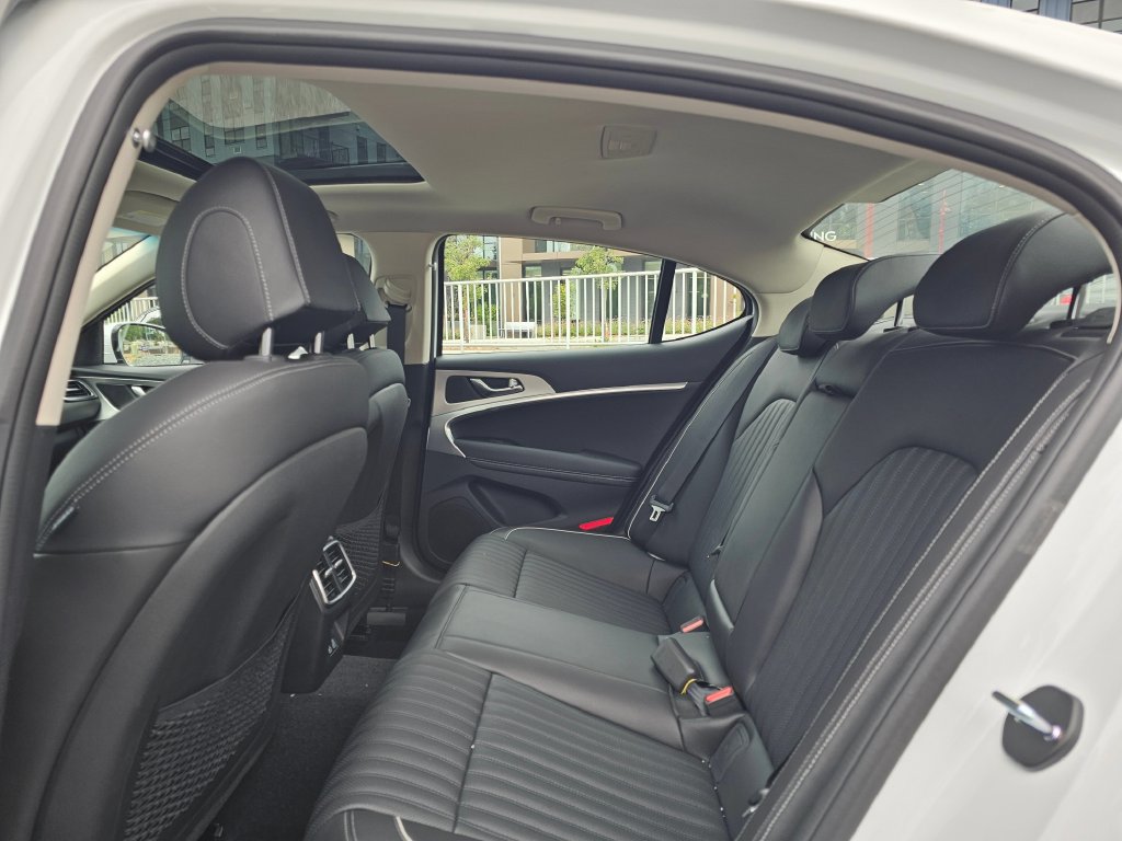 Certified 2026 Genesis G70 2.5T Prestige AWD/4WD image 17