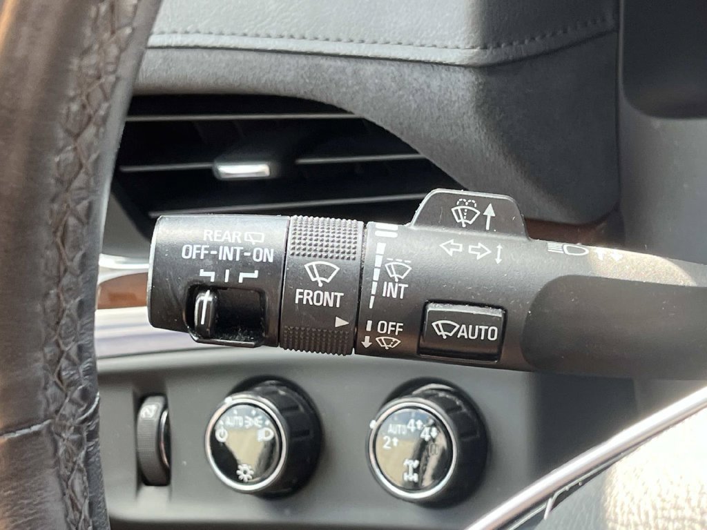 Used 2018 Cadillac Escalade ESV Premium Luxury AWD/4WD image 46