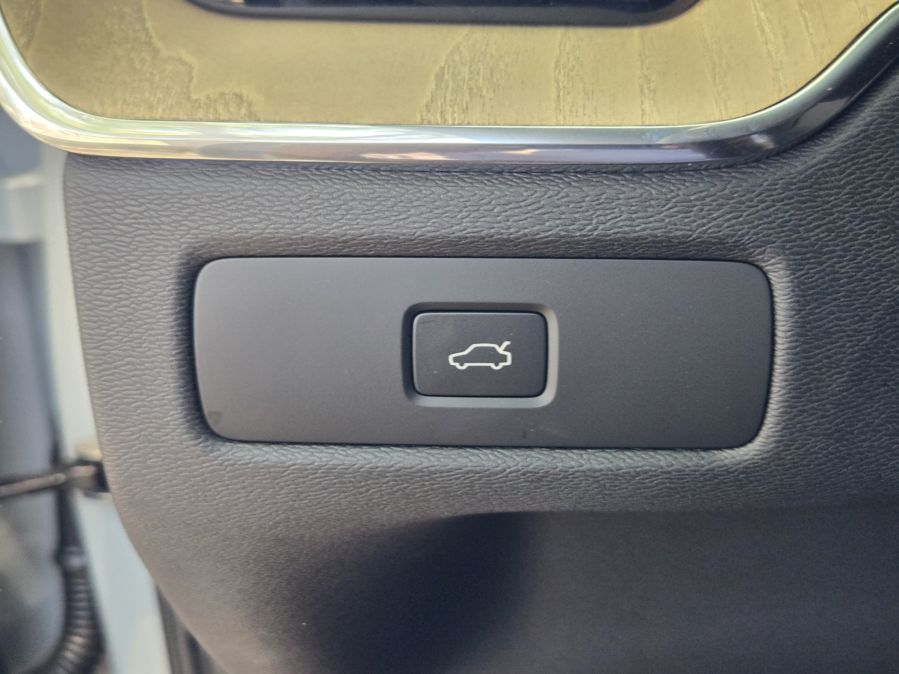 Certified 2026 Volvo XC60 B5 Plus w/ Protection Package Premier AWD/4WD image 21