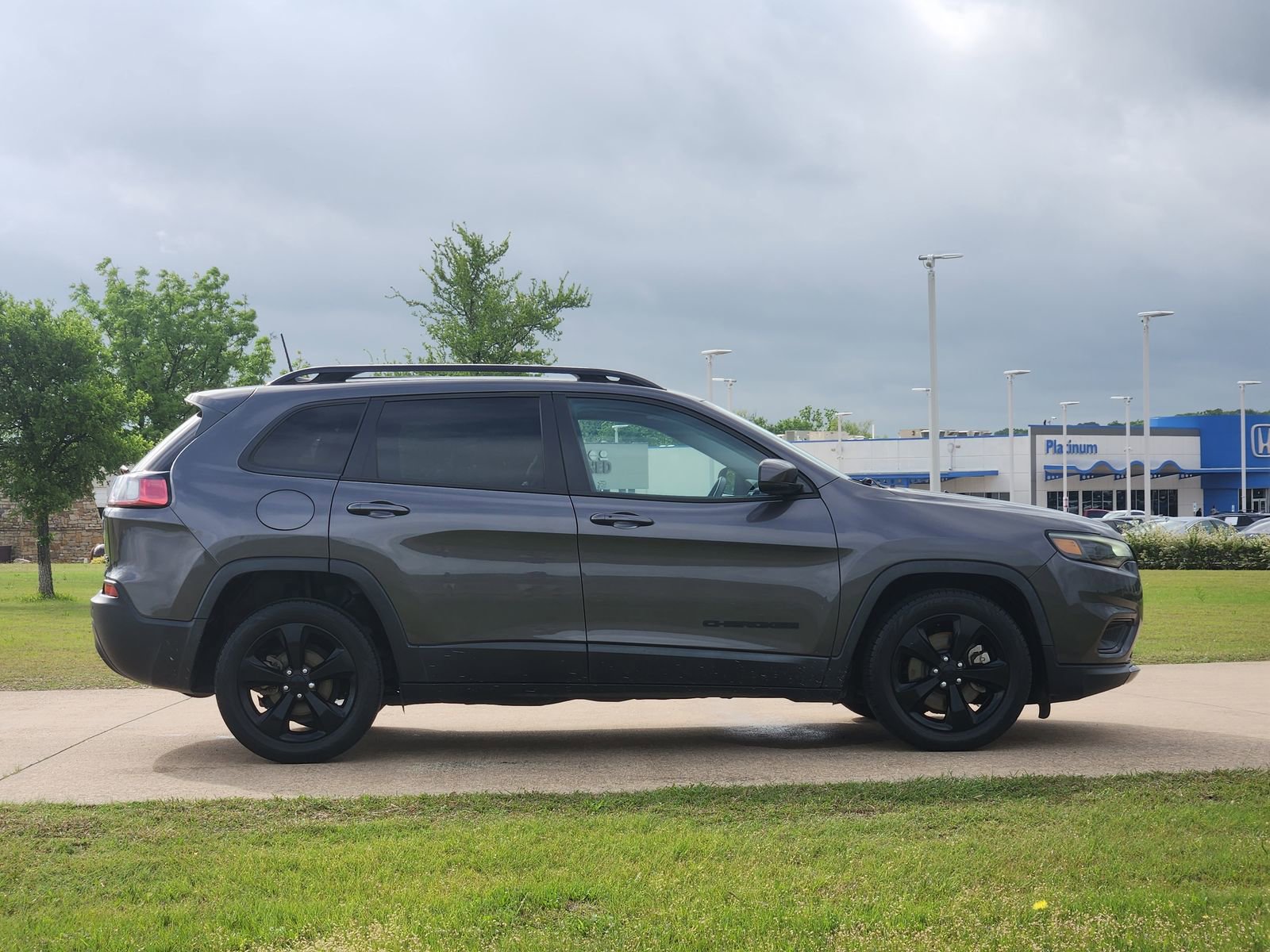 Used 2019 Jeep Cherokee Latitude Plus image 7