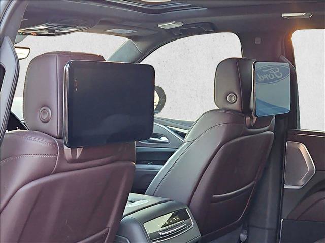 Used 2023 Cadillac Escalade ESV Sport Platinum w/ LPO, ONYX Package AWD/4WD image 16