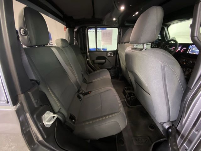 Used 2025 Jeep Gladiator Sport image 32