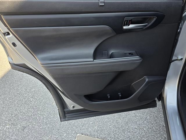 Used 2022 Toyota Highlander XLE image 37