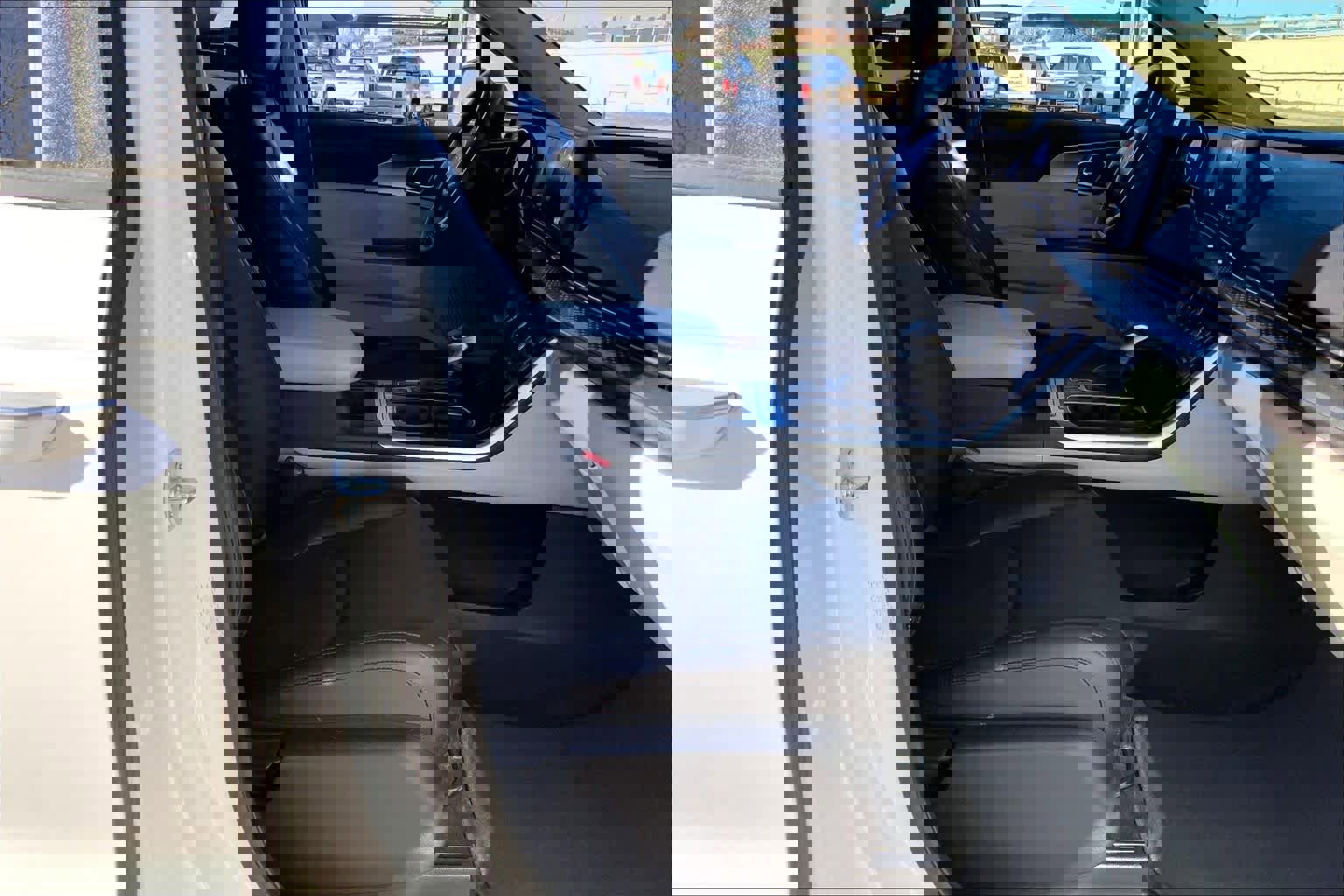 Used 2024 Kia Carnival LX image 8