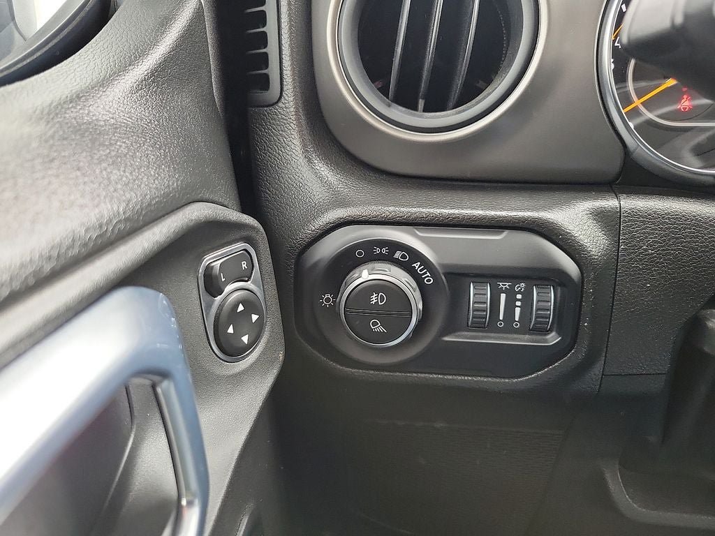 Used 2022 Jeep Gladiator Sport AWD/4WD image 13