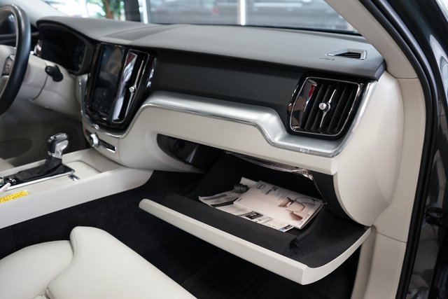 Used 2019 Volvo XC60 T5 Momentum w/ Multimedia Package image 49