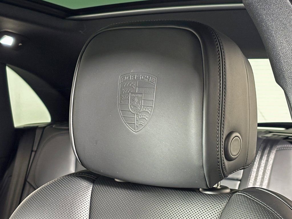 Used 2026 Porsche Macan AWD/4WD image 19