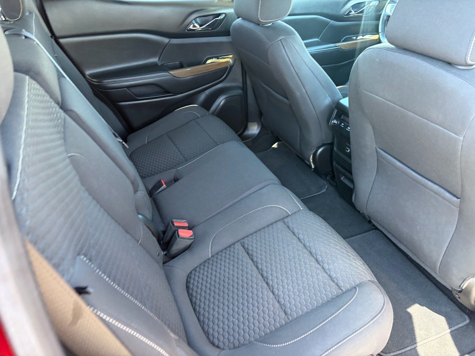 Used 2018 GMC Acadia SLE FWD image 30