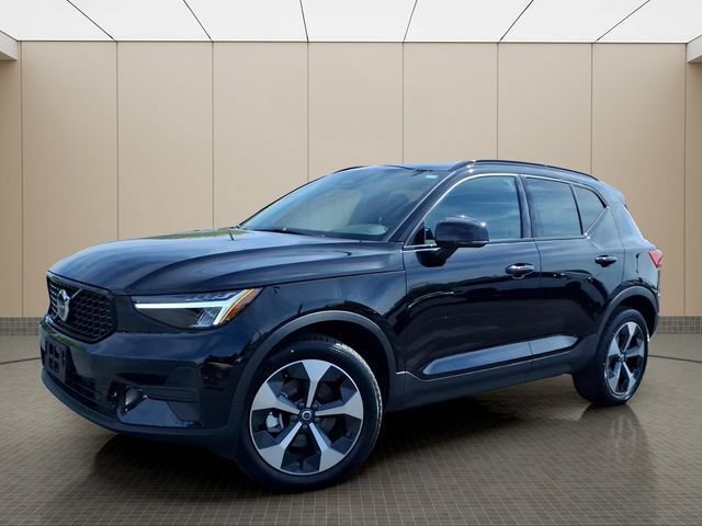 New 2026 Volvo XC40 B5 Core w/ Protection Package Premier AWD/4WD image 2