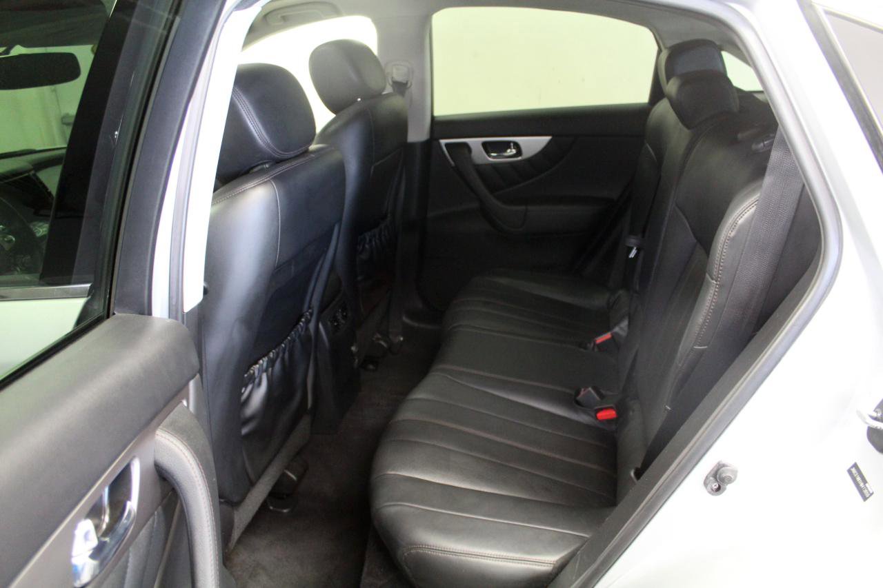 Used 2017 INFINITI QX70 AWD w/ Premium Package image 23