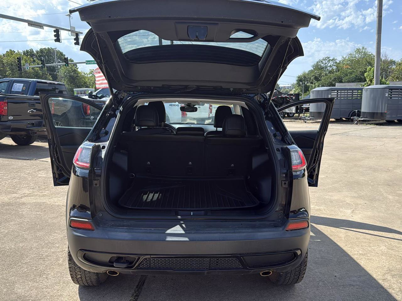 Used 2022 Jeep Cherokee Latitude AWD/4WD image 46