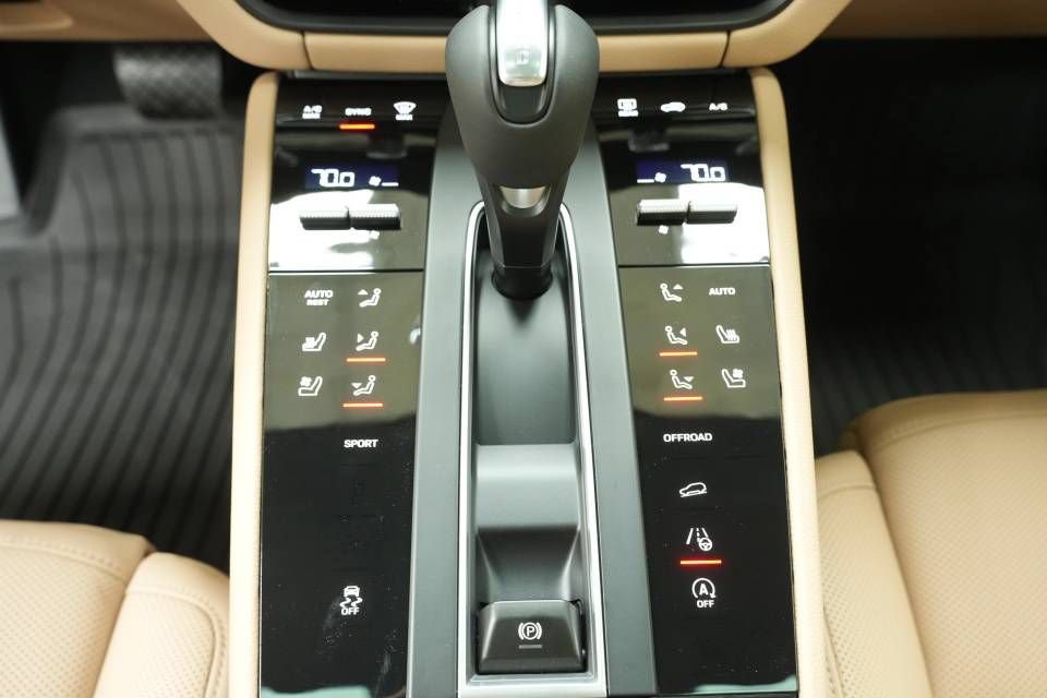 New 2026 Porsche Macan AWD/4WD image 23