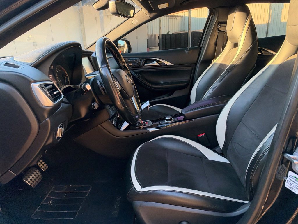 Used 2018 INFINITI QX30 Sport w/ Cargo Package FWD image 4