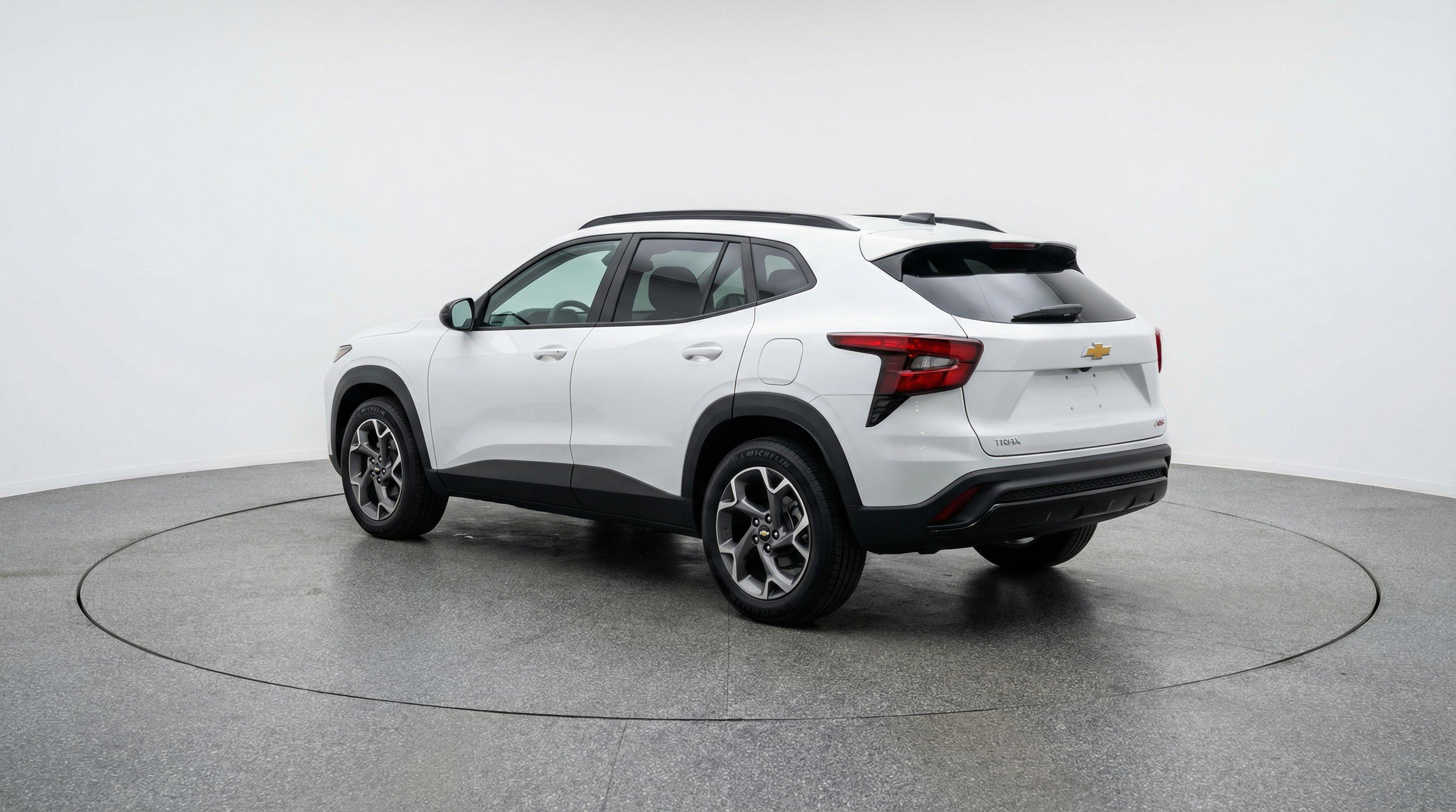 Used 2025 Chevrolet Trax LT FWD image 6