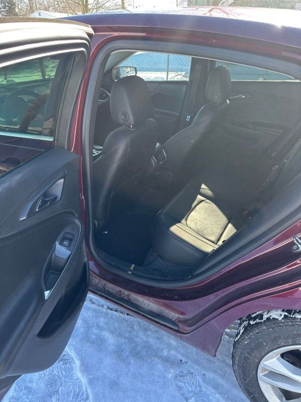 Used 2016 Chevrolet Malibu LT w/ Leather Package image 8