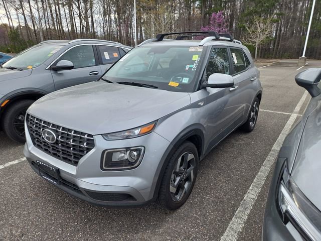 Used 2025 Hyundai Venue SEL FWD image 7