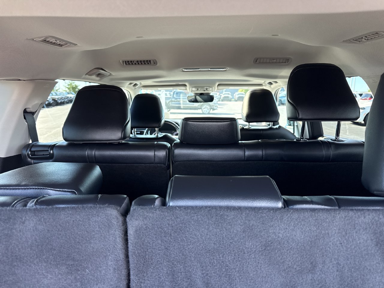 Used 2022 Toyota Highlander XLE AWD/4WD image 9