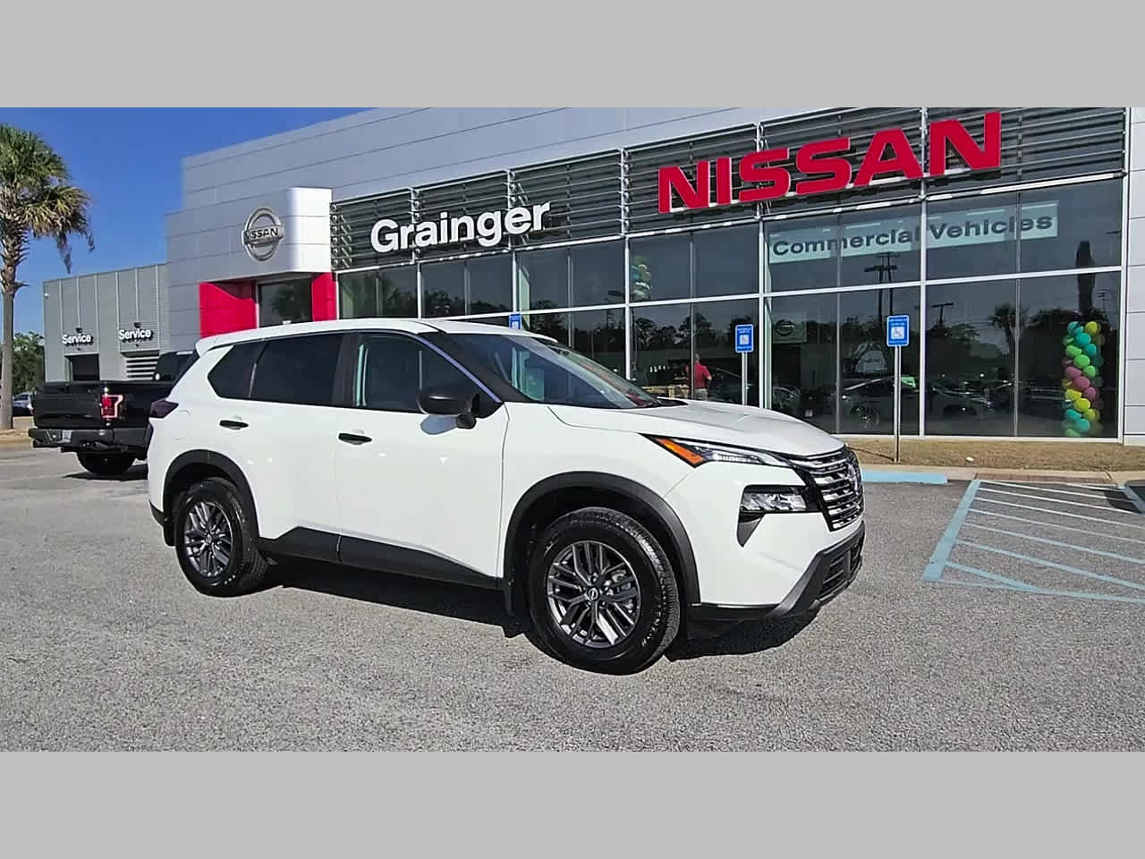 Used 2025 Nissan Rogue S FWD image 17