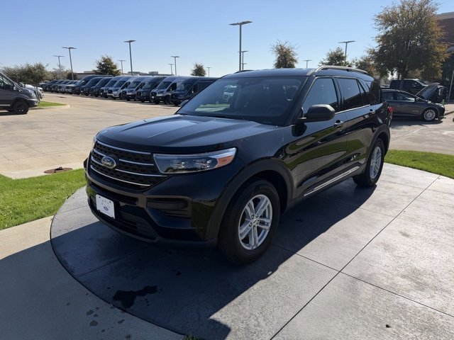 Used 2024 Ford Explorer XLT image 3