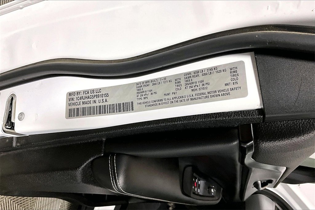 Used 2023 Jeep Grand Cherokee Laredo X image 26