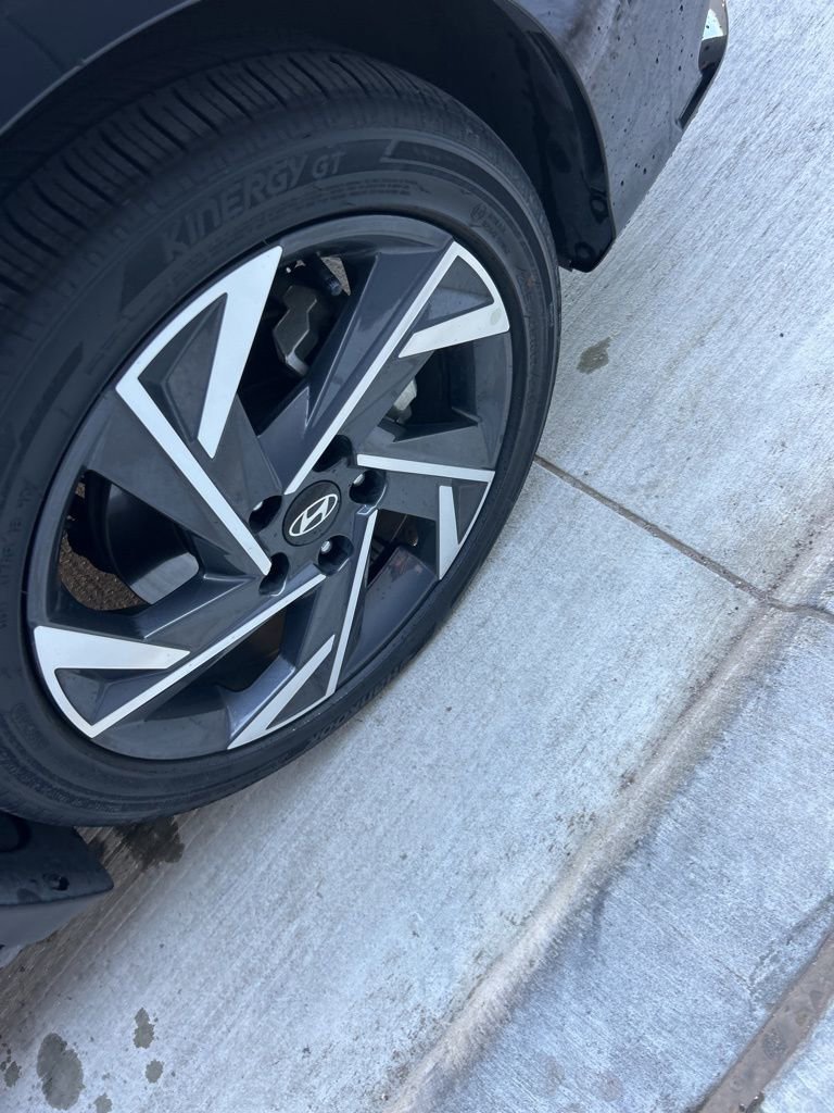 Certified 2025 Hyundai Elantra Limited image 17