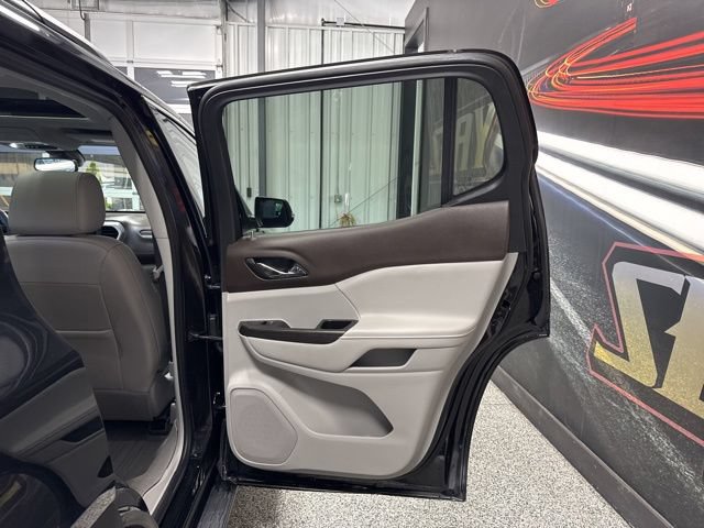 Used 2023 GMC Acadia SLT w/ Preferred Package AWD/4WD image 28
