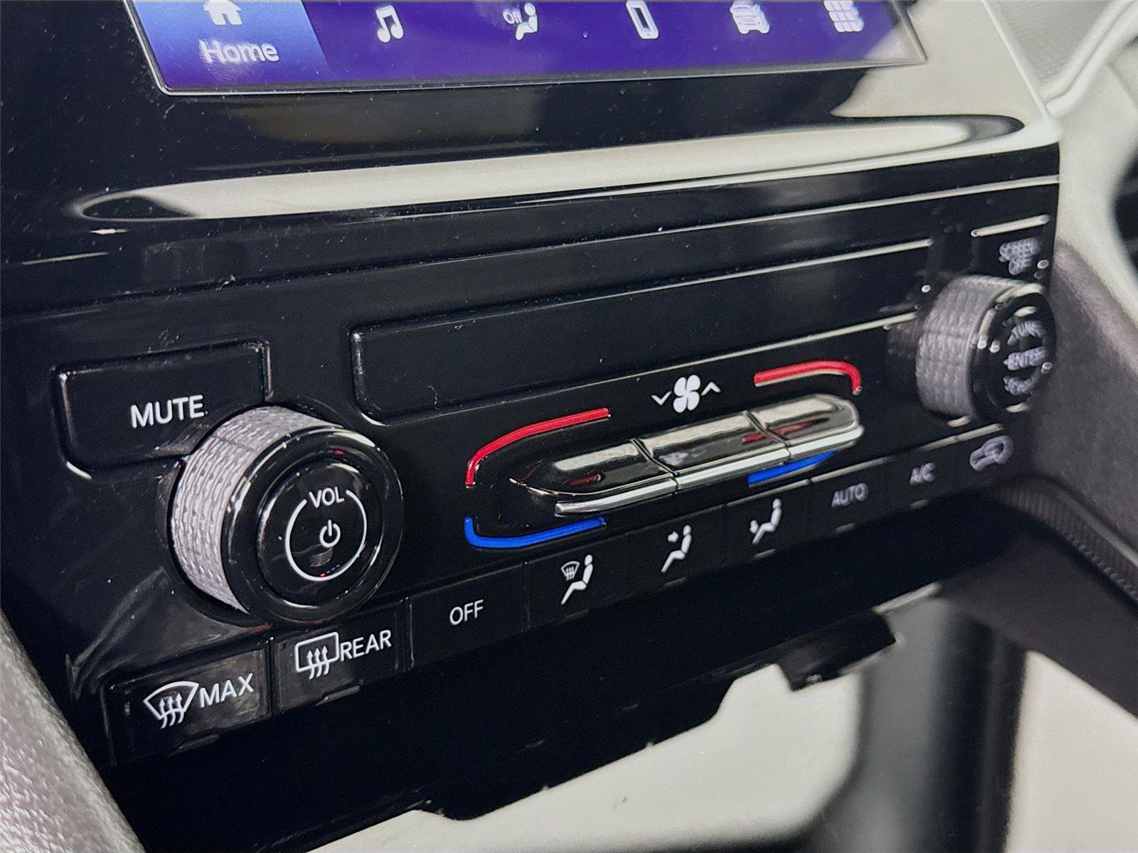 Used 2024 Jeep Grand Cherokee Laredo w/ Trailer Tow Package image 16