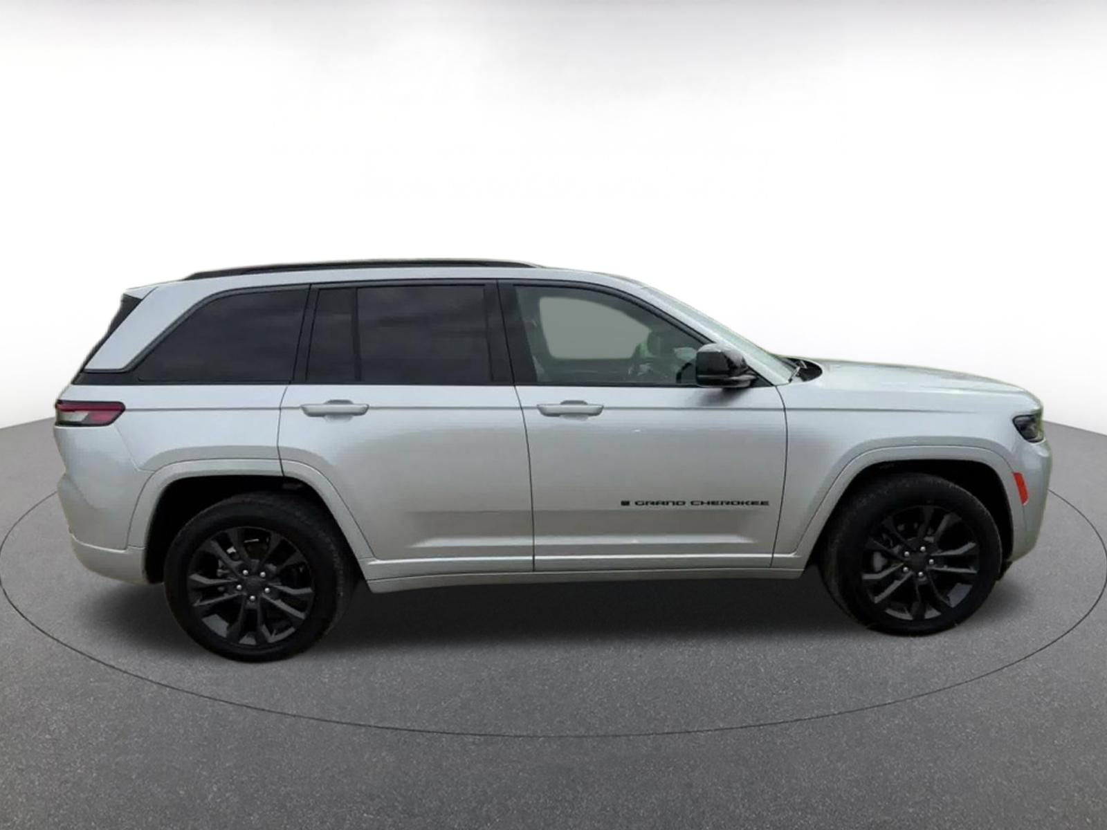 Used 2026 Jeep Grand Cherokee Limited AWD/4WD image 15