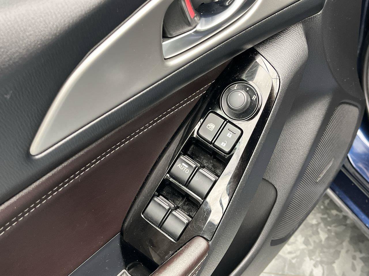 Used 2018 MAZDA MAZDA3 Touring FWD image 7