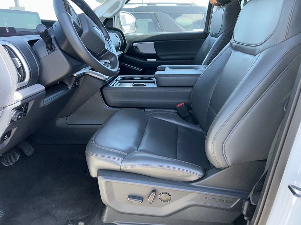Used 2025 Ford Expedition Active AWD/4WD image 6
