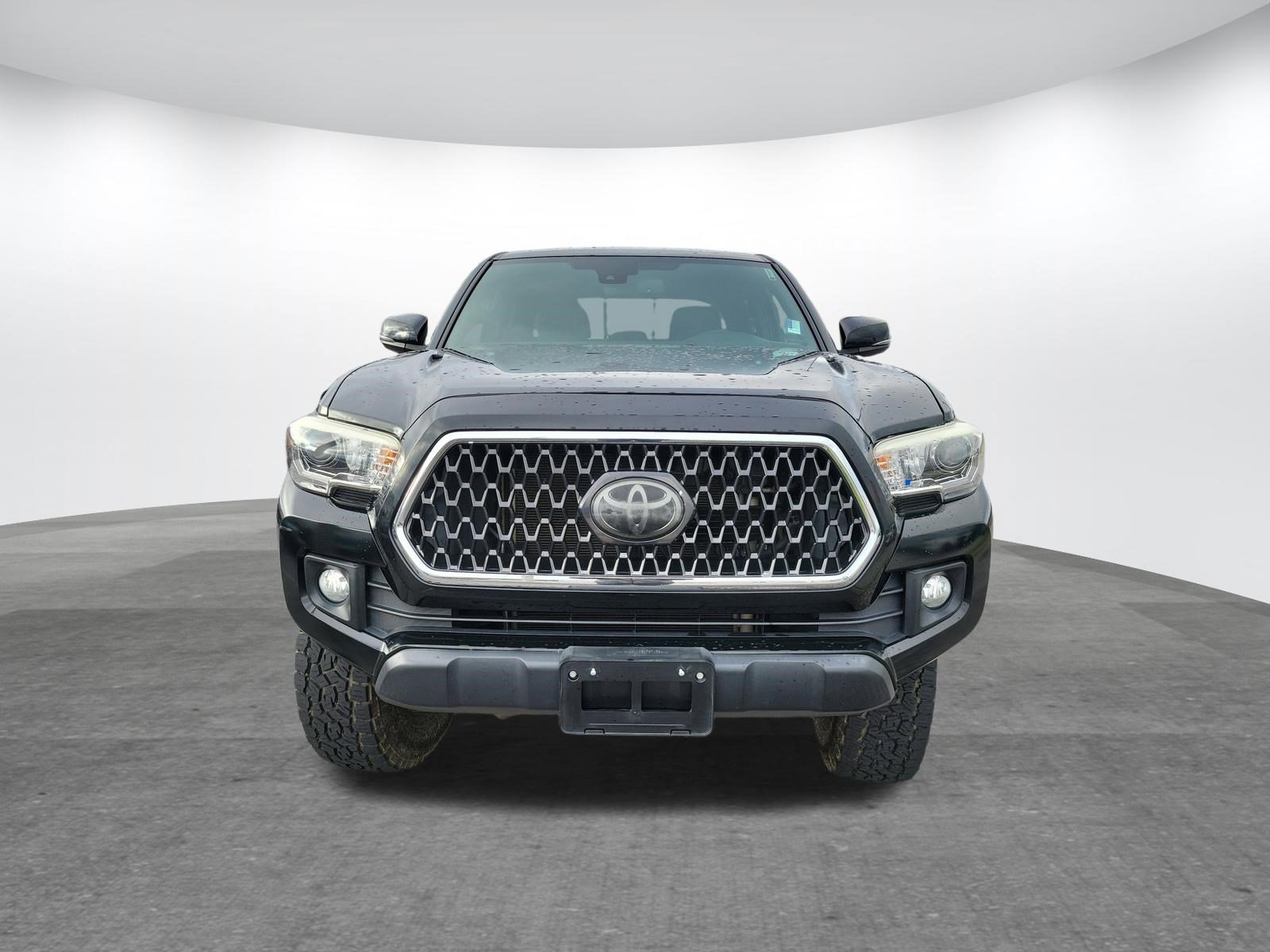 Used 2018 Toyota Tacoma TRD Off-Road image 2