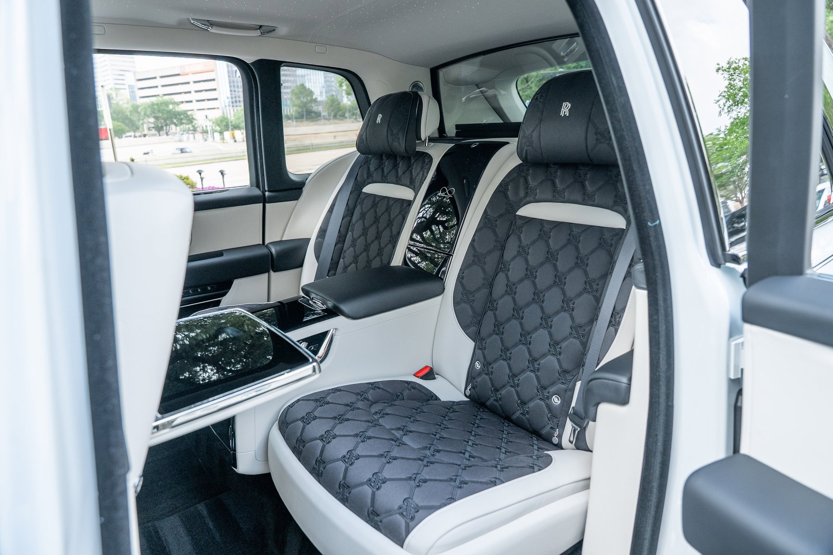 Used 2025 Rolls-Royce Cullinan Black Badge image 42