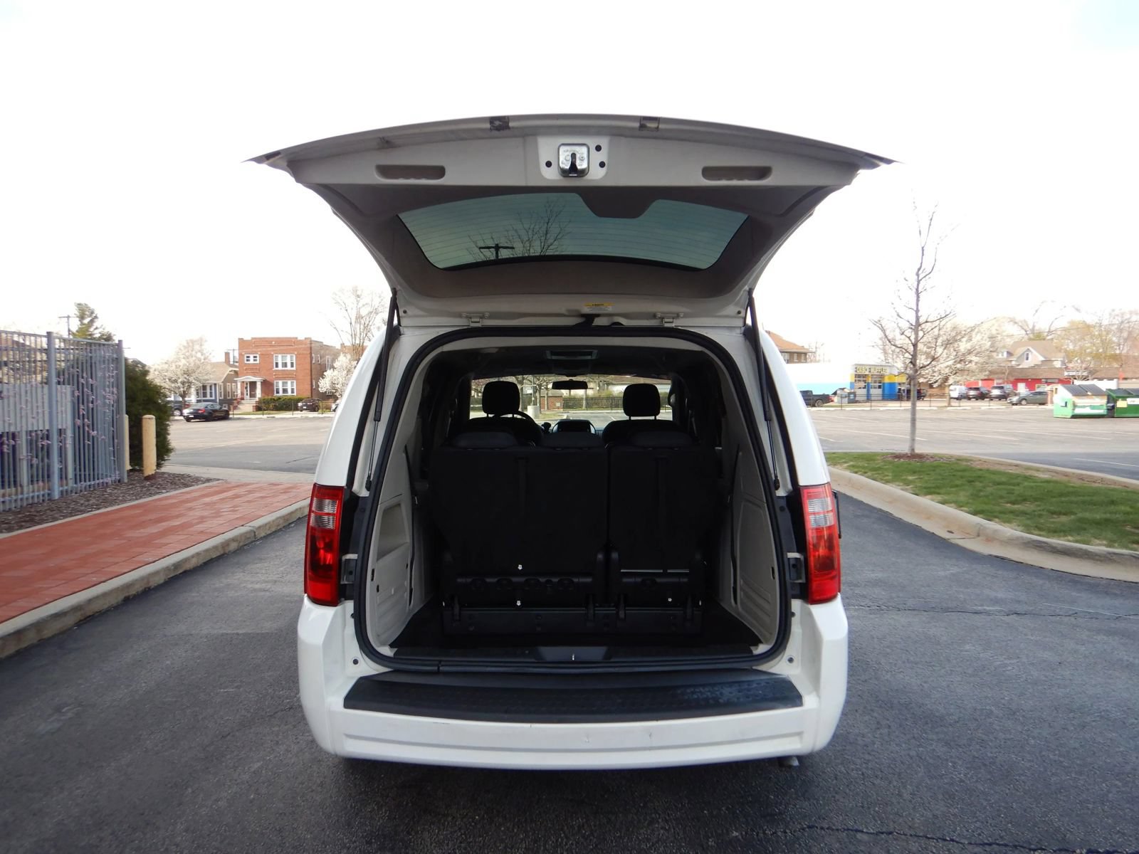 Used 2010 Dodge Grand Caravan SXT FWD image 24