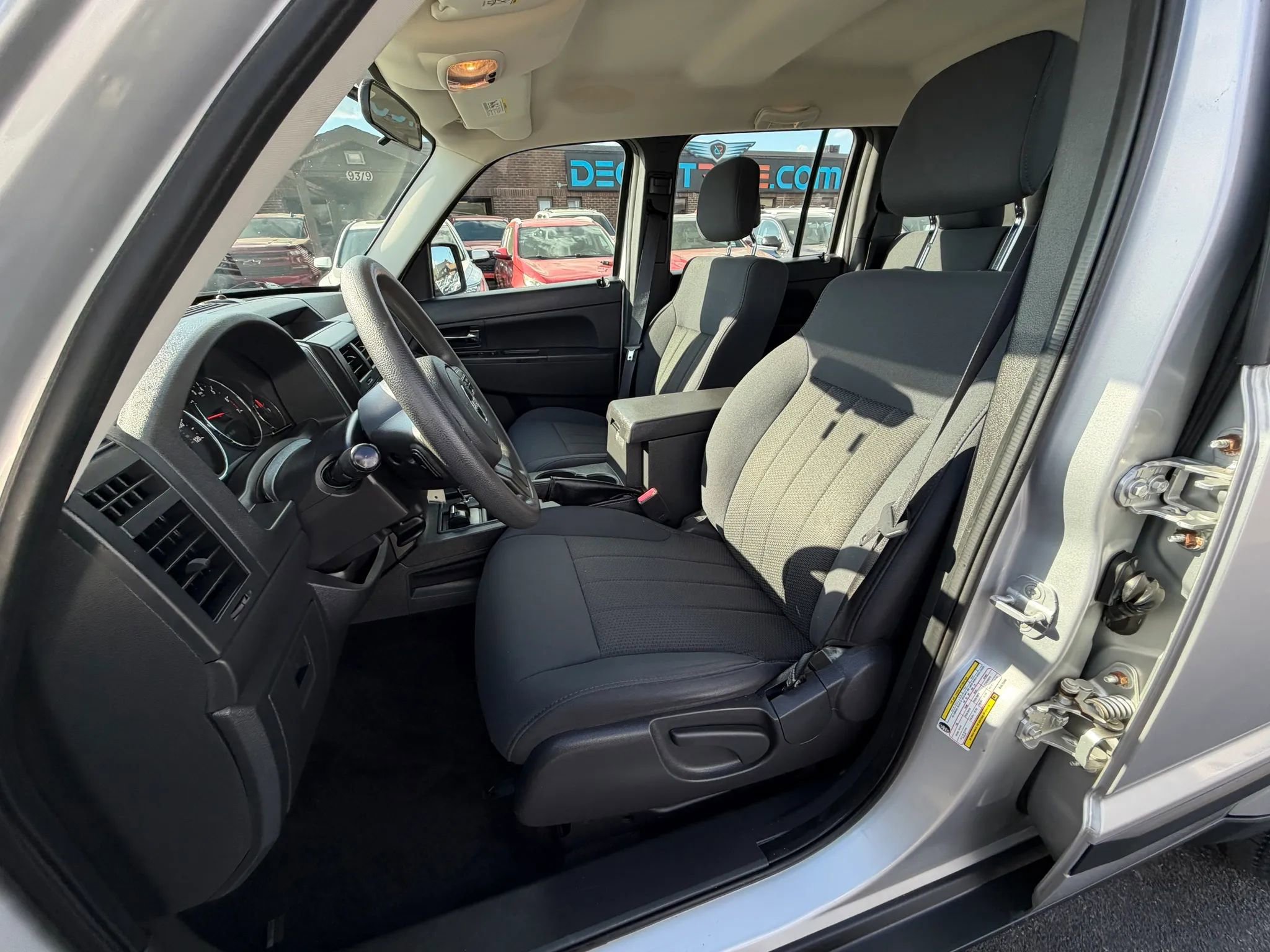 Used 2011 Jeep Liberty Sport AWD/4WD image 9