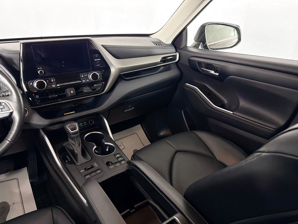 Used 2023 Toyota Highlander XLE image 22