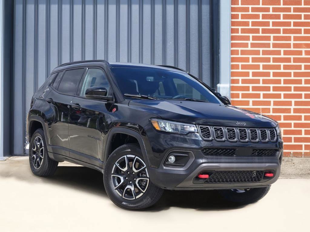 Used 2024 Jeep Compass Trailhawk image 1