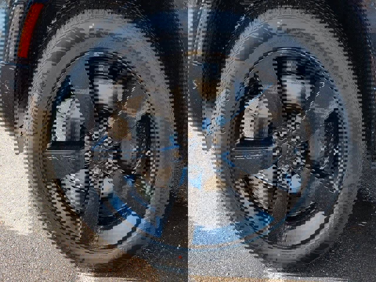 New 2026 Land Rover Defender 110 X-Dynamic SE image 13